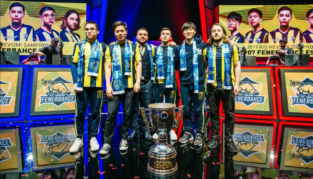 Nhận định Feyenoord vs Fenerbahçe – Lượt về chiến lược ngày 12/08/2025