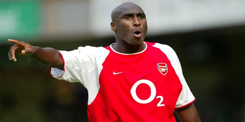 Sol Campbell: Trung Vệ Thép - Di Sản Bất Diệt
